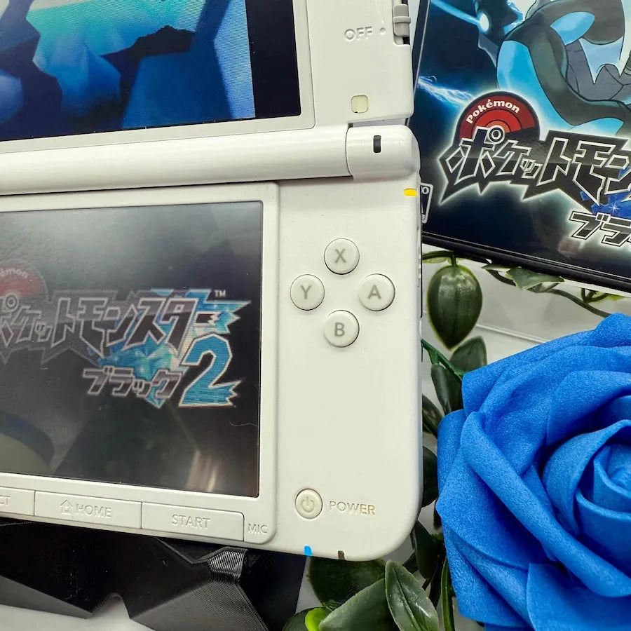 Zeigt die ABXY taste des Nintendo 3DS XL in Weiß